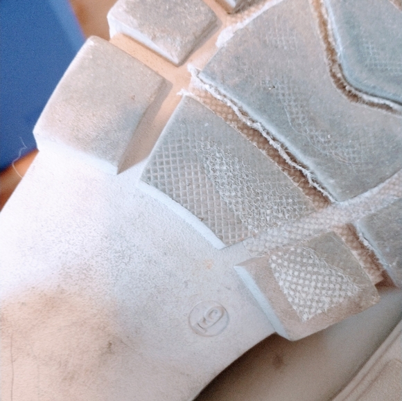 Qupid cream military style ankle boots with small platform.  Has some scuffs on - Picture 7 of 8